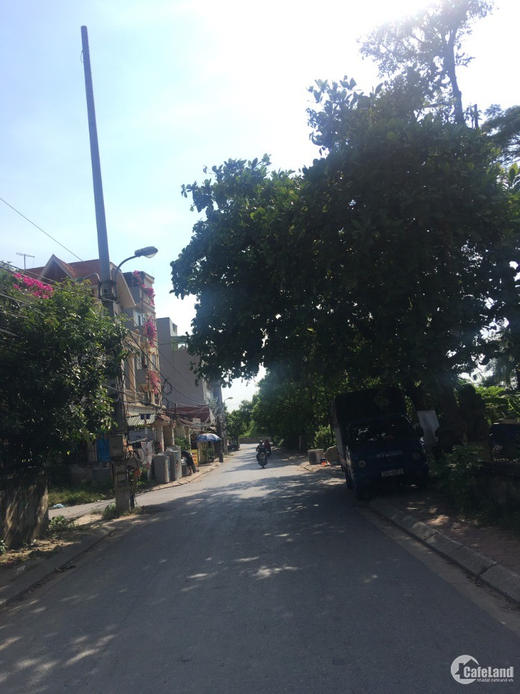 Bán nhanh lô đất thổ cư 42 m2, đường ô tô giữa phường Cự Khối, quận Long Biên.