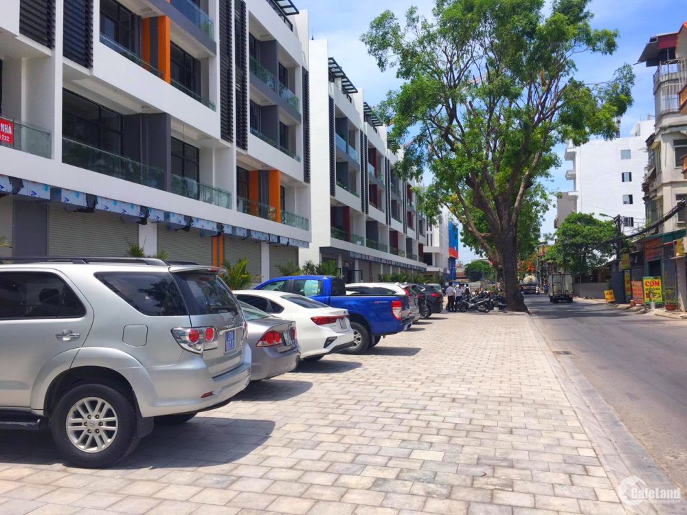 7.4 tỷ căn nhà mặt phố kinh doanh sầm suất, 5 tầng xây mới tại Long Biên