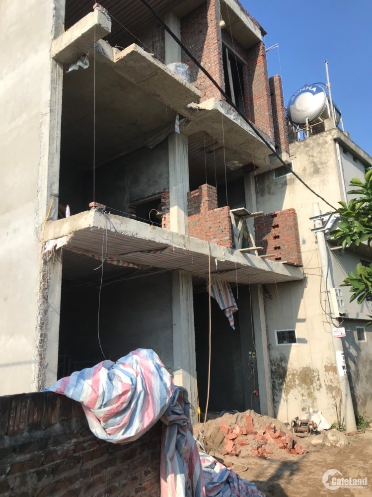 Cần bán gấp 2 nhà liền kề sắp hoàn thiện trong làng Cự Đà gần sát KĐT Thanh Hà.