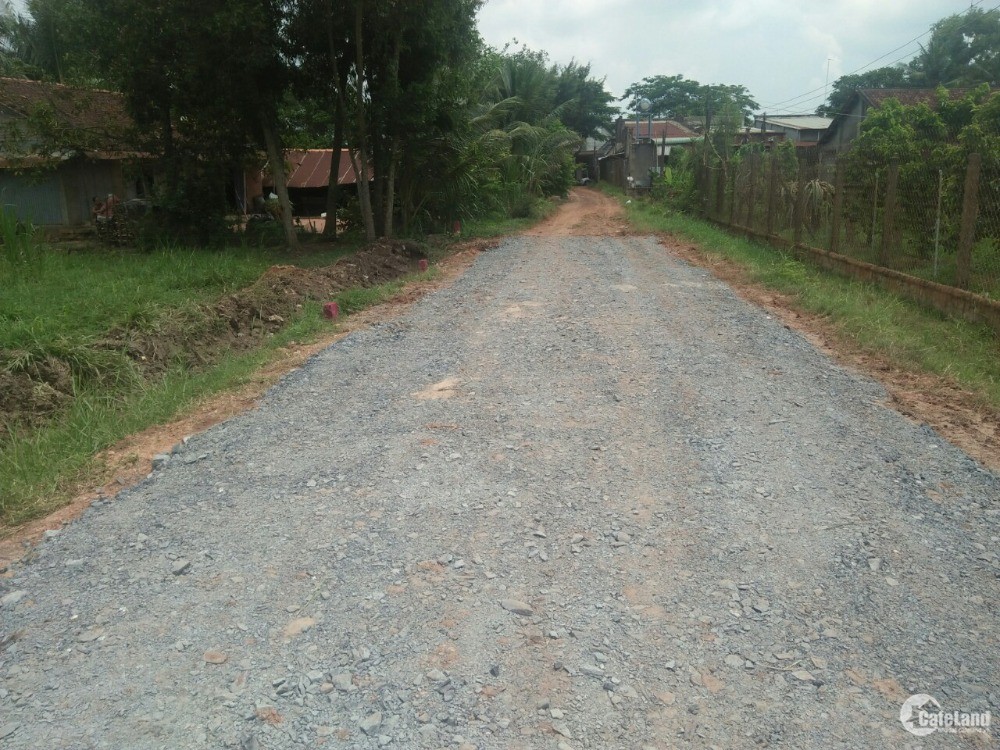 Đất sát nhựa, quốc lộ, gần KCN Phước Đông, thị trấn Gò Dầu