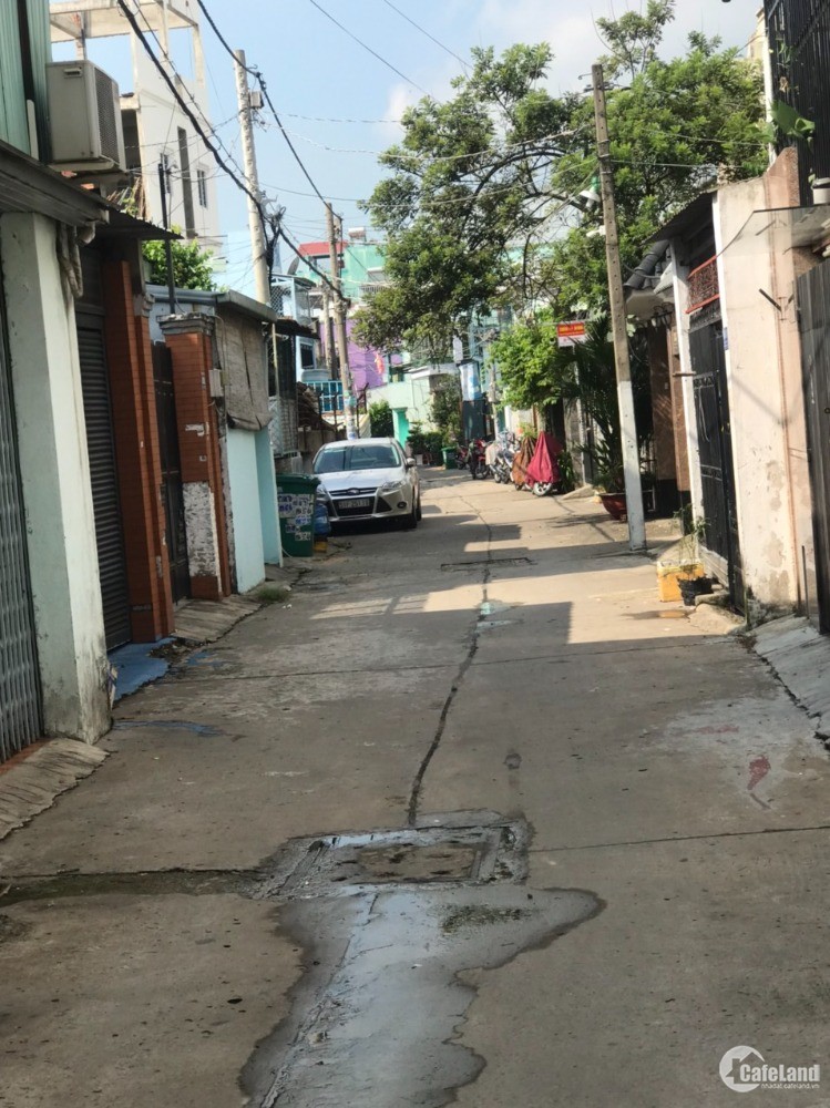 Bán gấp căn nhà 2 mặt tiền đường hẽm xe hơi Nguyễn Văn Quá, Chính chủ, SHR