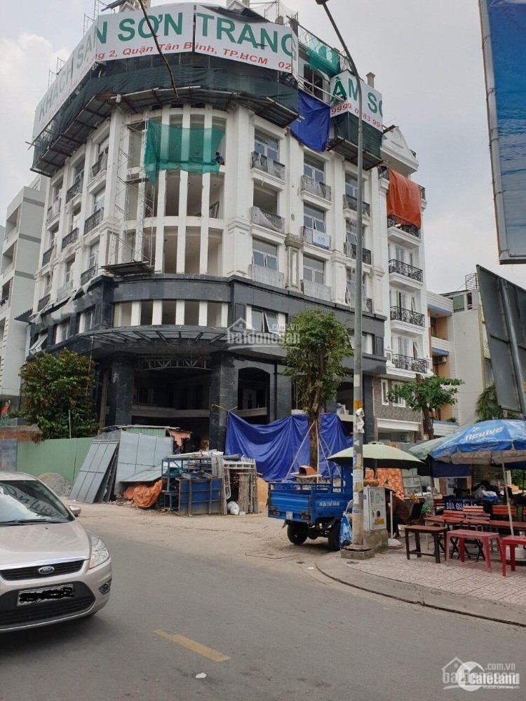khách sạn 4 sao góc 2 MT 43 - 45 Hồng Hà, phường 2, Tân Bình, giá 175 tỷ