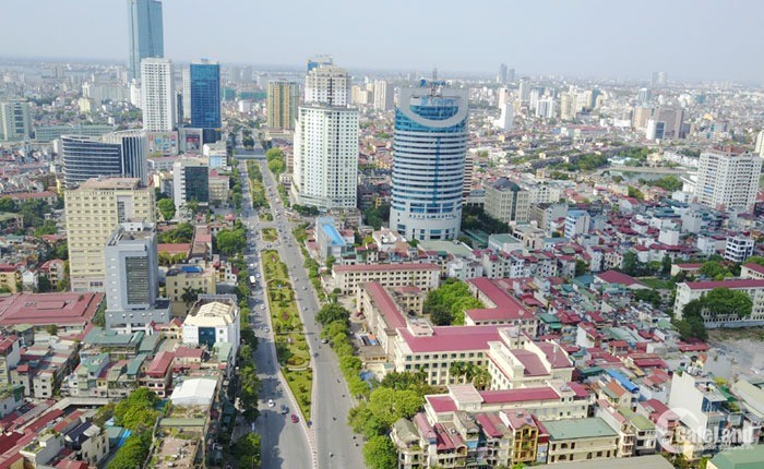 Gia đình cần bán gấp lô đất DT 69m2 mặt tiền 4m phố Nguyễn Chí Thanh