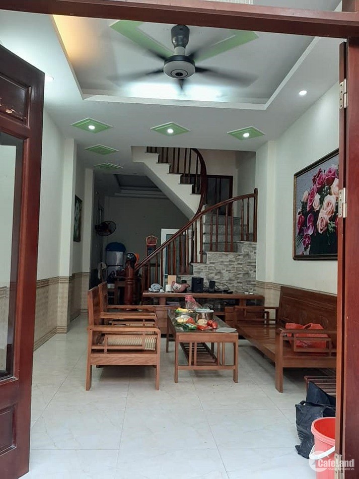 Bán nhà Khương Đình, ô tô đỗ cửa, 42m2, kinh doanh, lô góc, giá 3.6 tỷ