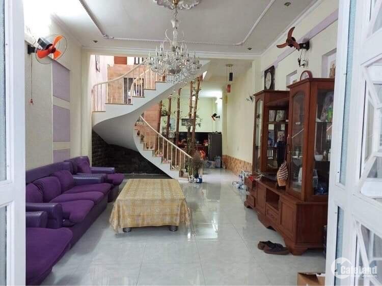 Cần bán nhà gấp mới đẹp, hxh, phường Tân Phú, Quận 7, 63m2, giá 4.9 tỷ.
