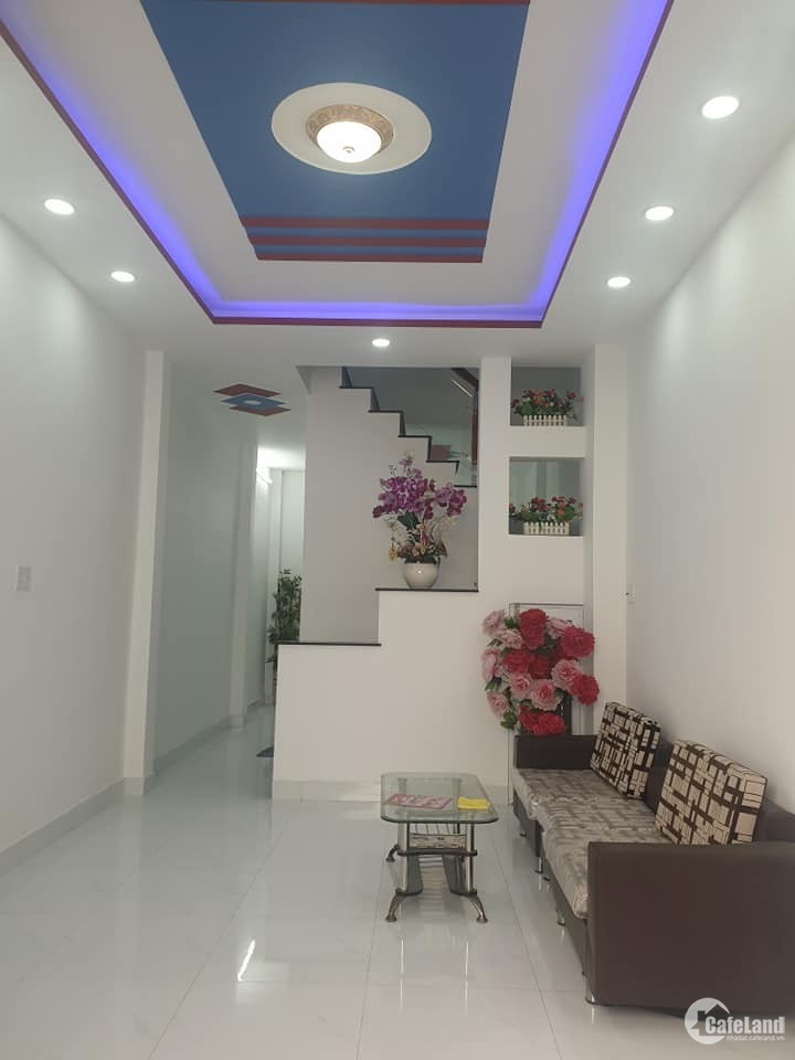 Bán nhà Lê Văn Sỹ, Hẻm xe hơi, 42m2, 3PN, Nhà đẹp lung linh, đầy đủ nội thất.