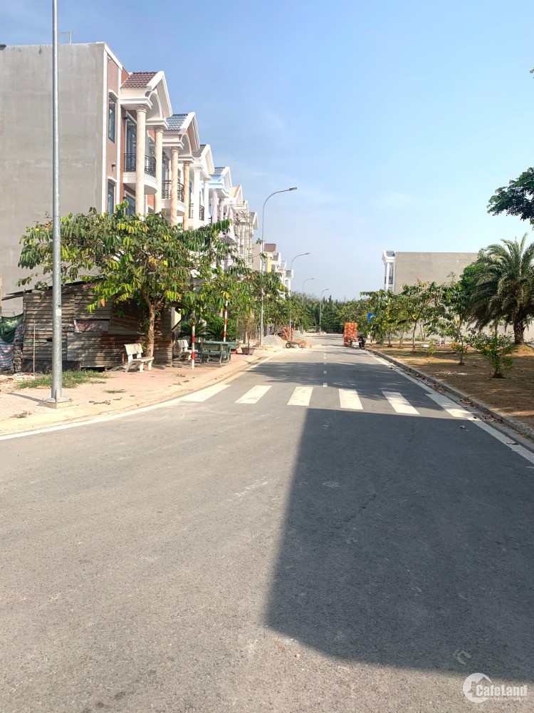 Cần tìm chủ mới lô 95m2 đường thông đẹp nhất Centana Điền Phúc Thành.