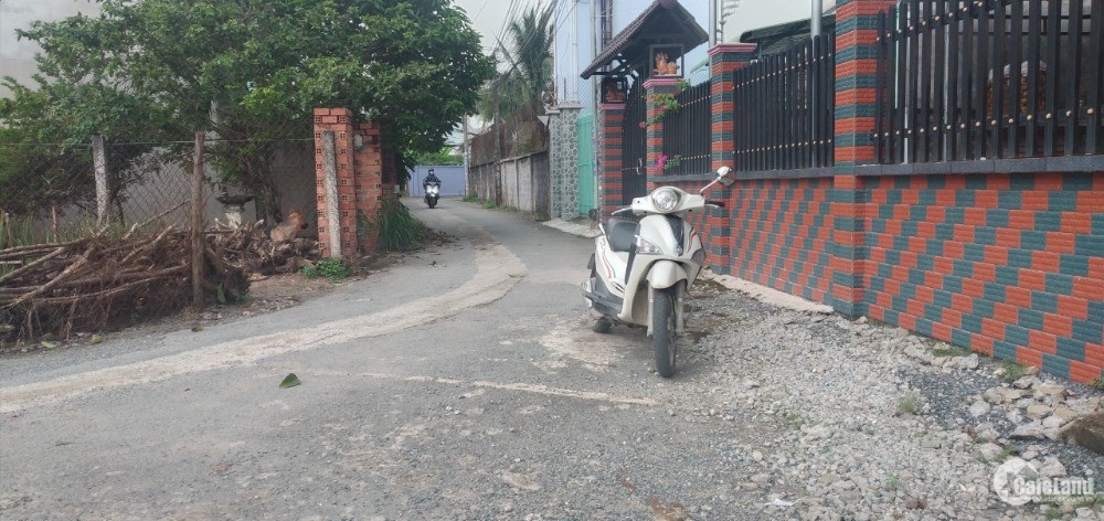 Cần bán lô  đất sổ riêng thổ cư sau NH Agribank Thạnh Phú, gần chợ.