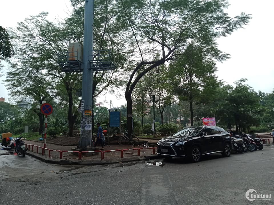 Bán nhà Nguyễn Lương Bằng - Hoàng Cầu, mặt tiền khủng, view công viên, kinh