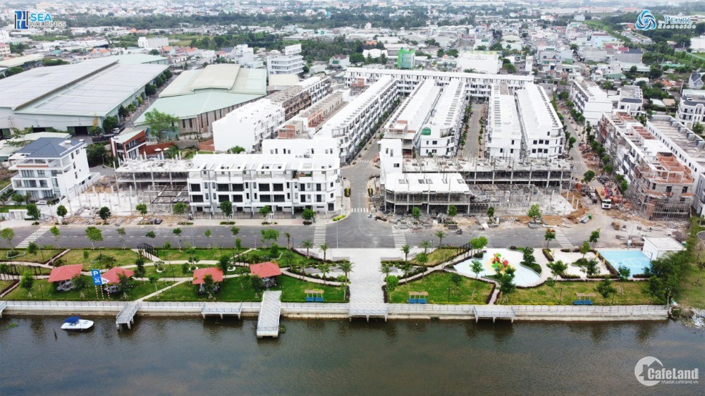 Siêu phẩm nhà phố ven sông mang kiến trúc Singapore