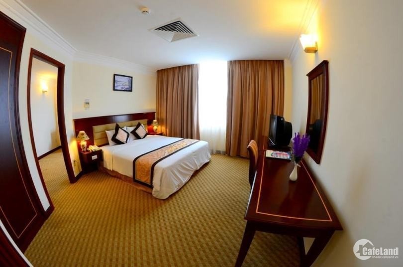 Bán khách sạn 12 phòng đường La Văn Cầu P.Thắng Tam cách biển 50m.