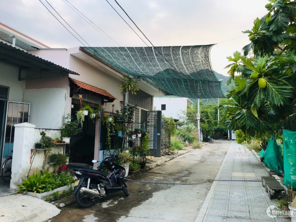 Cần bán nhà đẹp trong khu TĐC Đất Lành, Vĩnh Thái, Nha Trang. Gía 1,3 tỷ gần đườ