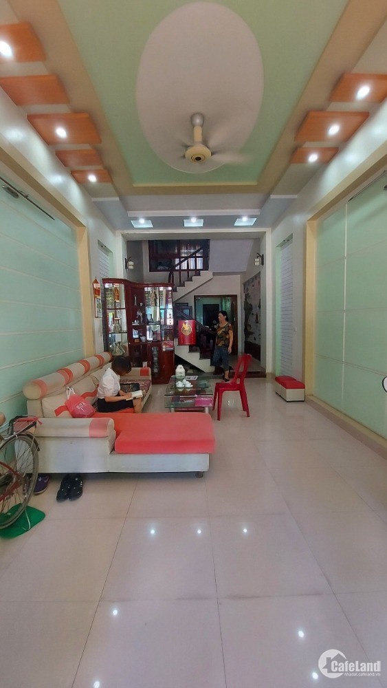 Bán nhà mặt đường Đinh Tiên Hoàng, TP HD, 68m2, mt 4m, 4 tầng, 3 ngủ, gara, chỉ