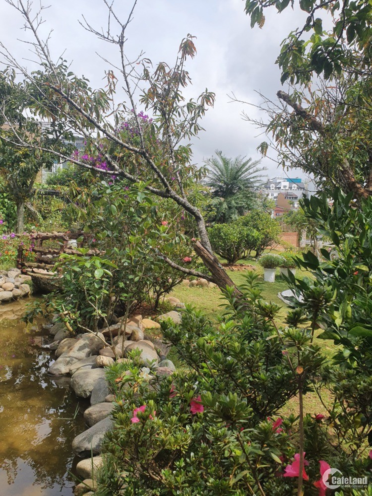 Bán Biệt Thự sân vườn bằng phẳng cực đẹp có hồ cá koi view TP chuyển 100% thổ cư