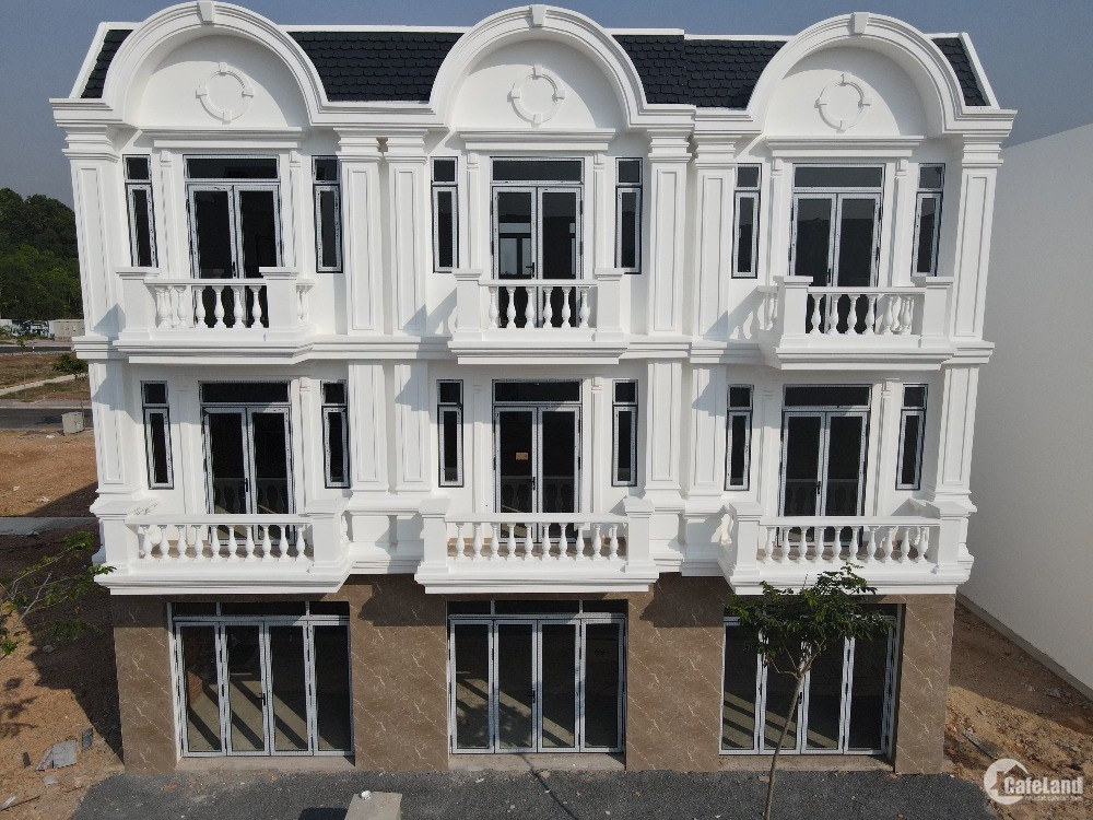 Cần bán gấp căn nhà 2 lầu ở Phú Chánh. Giá: 2.3 tỷ
