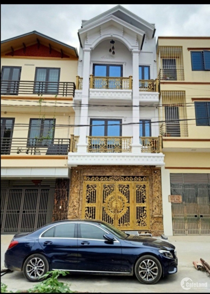 Bán nhà mới xây tại Nguyên khê, gần thị Trấn Đông Anh, ô tô đõ trước nhà.