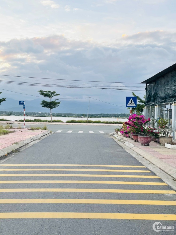 Bán đất Cam Hải Đông, mặt tiền đường N3-4 view công viên, giá rẻ 100% thổ cư.
