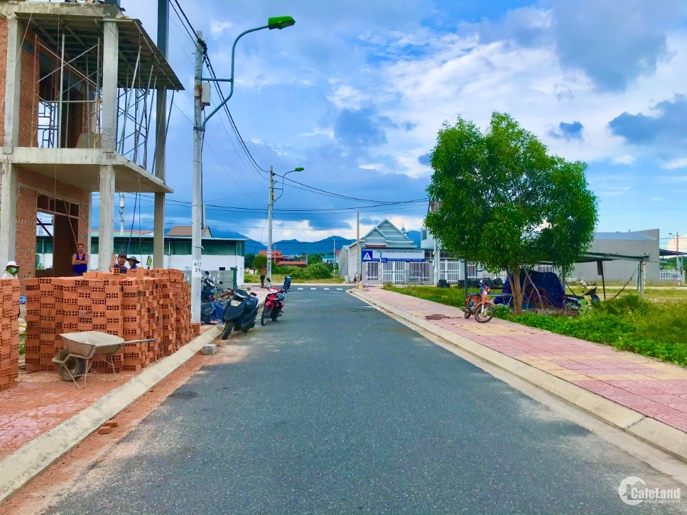 Bán đất Tái Định Cư K8 giá rẻ,full thổ cư,mặt tiền đường N3-5 Cam Lâm Khánh Hòa.