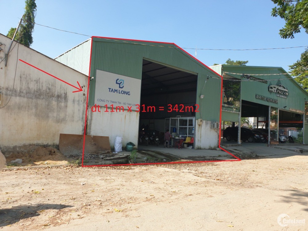 Bán nhà kho 342m2 ngay vòng Xoay Phú Hữu, container ra vào được. 65tr/m2.