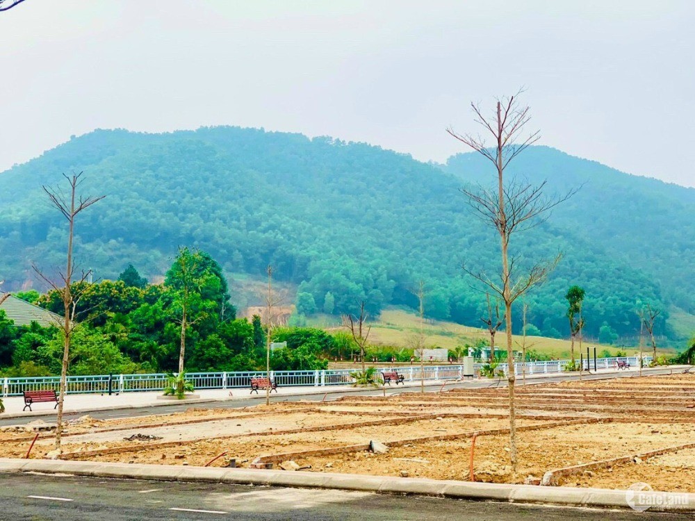Bán đất nền phân lô đường Bãi Dài - Hòa Lạc đối diện cổng dự án Xanh Villas.