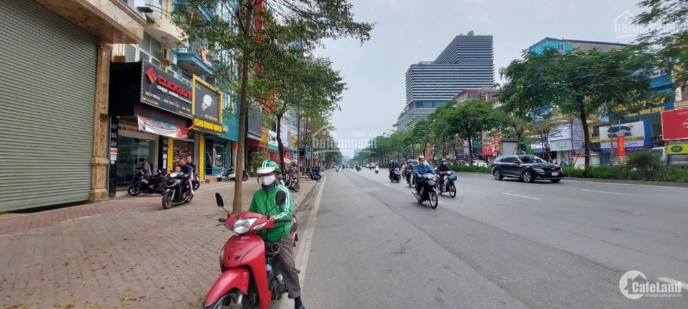 Bán nhà mặt phố Nguyễn Phong Sắc 60m2, 2 mặt đường, trước nhà rộng 5m.