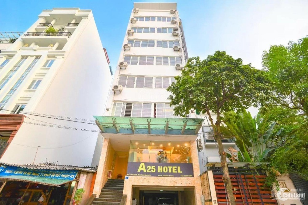 Bán khách sạn 8 tầng mặt phố Quan Hoa, mặt tiền 8,5m