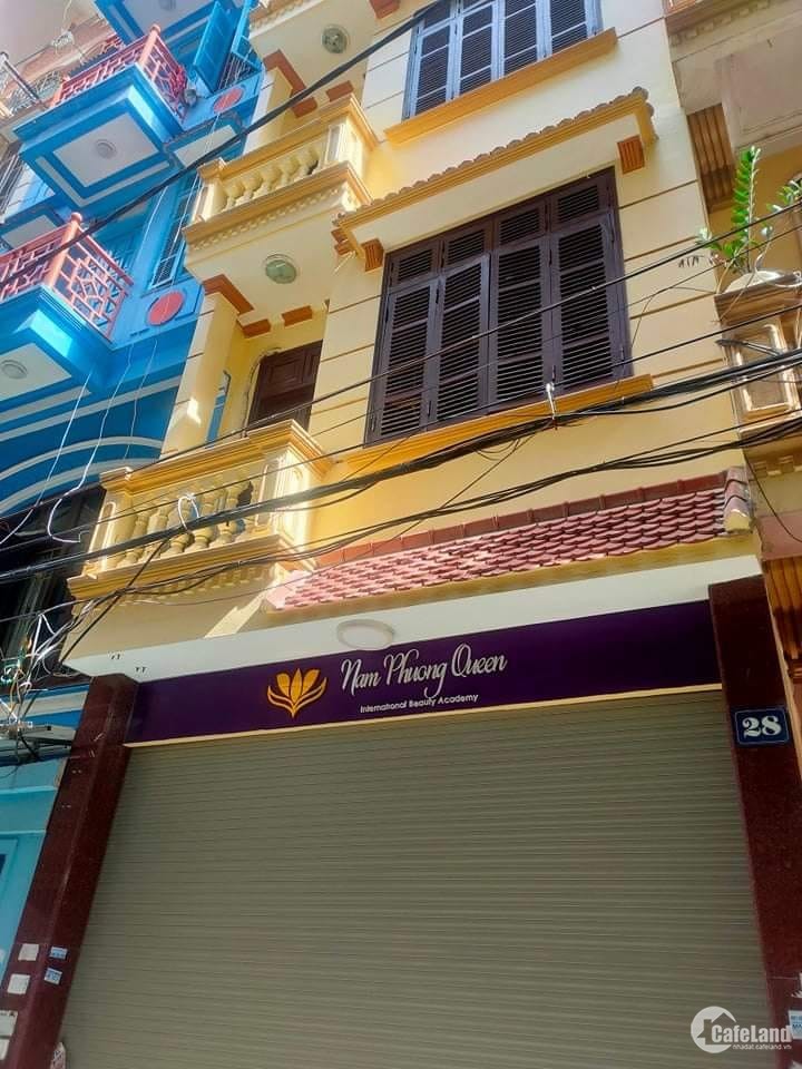 Hiếm! nhà Nguyễn Văn Huyên 50m2 - Ô tô vào nhà - thuộc khu phân lô - giá 8,3 tỷ