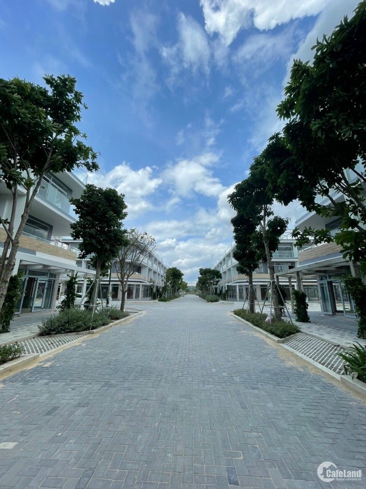 Bán nhà phố biển 2 mặt tiền Thanh Long Bay - Phan Thiết, 108m2 1 trệt 2 lầu