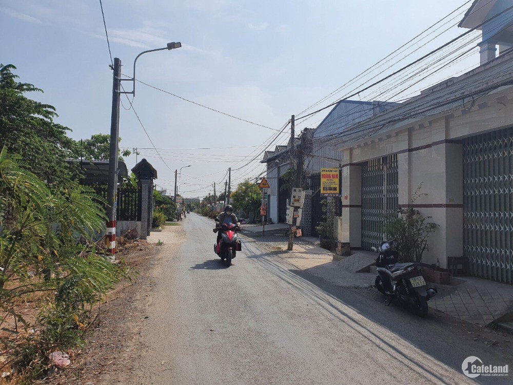 Bán nhà riêng sổ hồng chính chủ, cách chợ Hưng Long Bình Chánh 500m