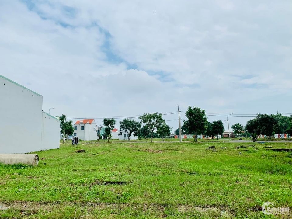 Đất nền 2 mặt tiền đối diện bãi đỗ xe khu dân cư nam Trần Hưng Đạo Quảng Ngãi