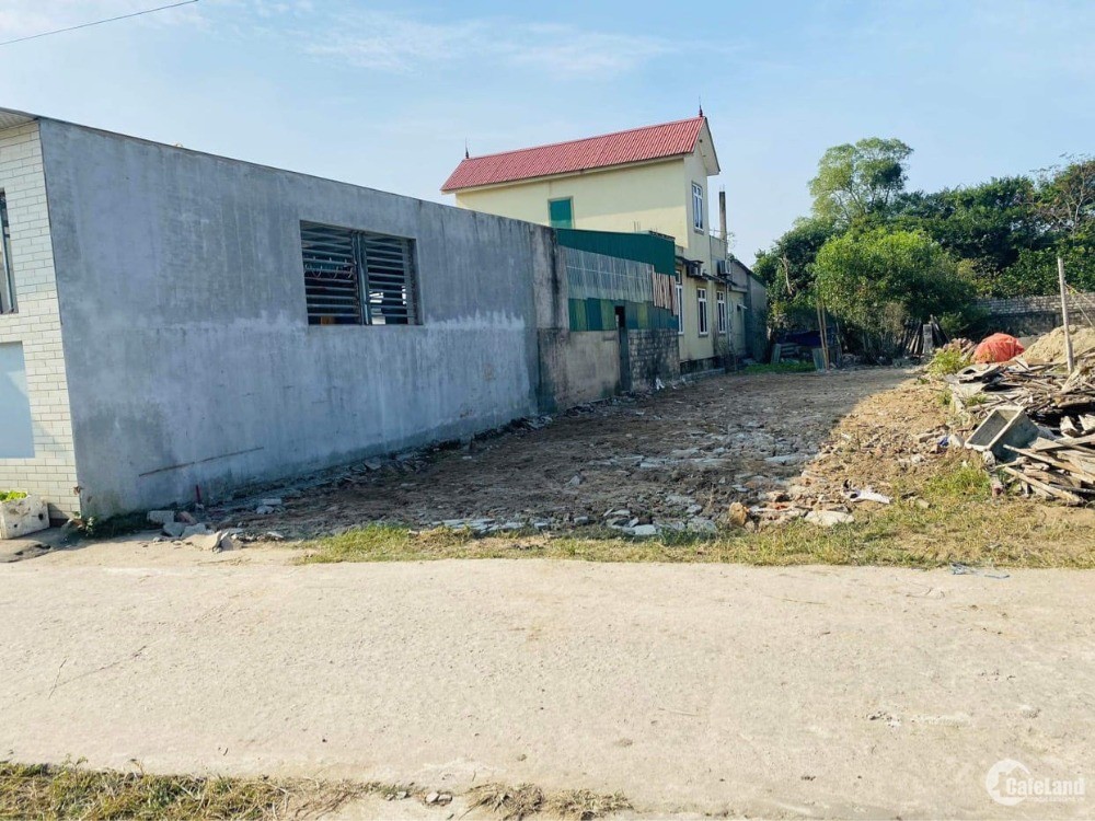 Lô đất giá rẻ. Diện tích 195 M2, xóm 6 Nghi phong.