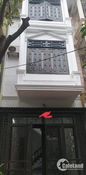 Cần bán căn nhà 3 tầng ở đường Nguyễn Tĩnh, Đông Hương.