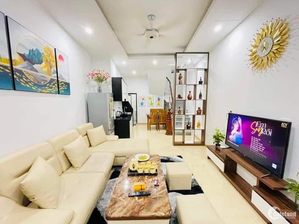 Bán nhà phố Khương Trung, 42m x 5 tầng, Gần Hồ, Ô tô