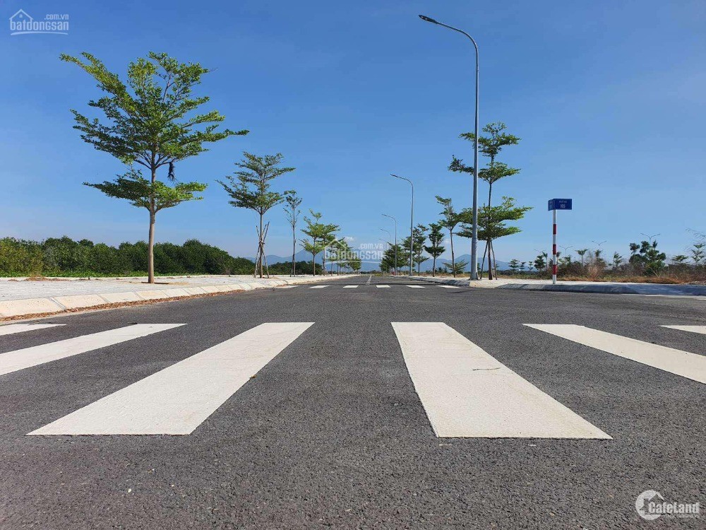 Bán đất  MT đường Nguyễn Tất Thành đối diện  sân bay Cam Ranh giá 13tr/m2