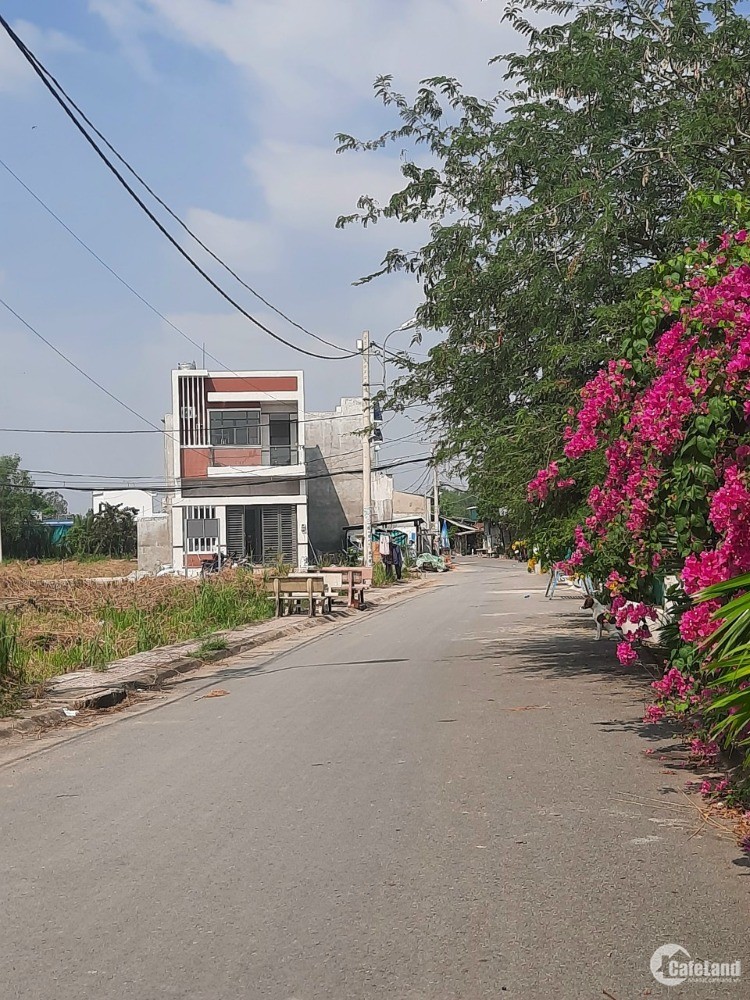 Lô Góc 2MT, cạnh UBND xã Quy Đức - Bình Chánh, view sông Cần Giuộc.