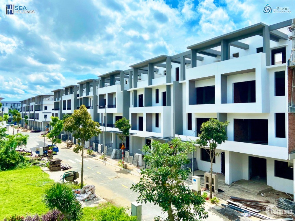 Nhà phố liền kề trung tâm Bến Lức, gần KCN Thuận Đạo, thanh toán 1,1 tỷ nhận nhà