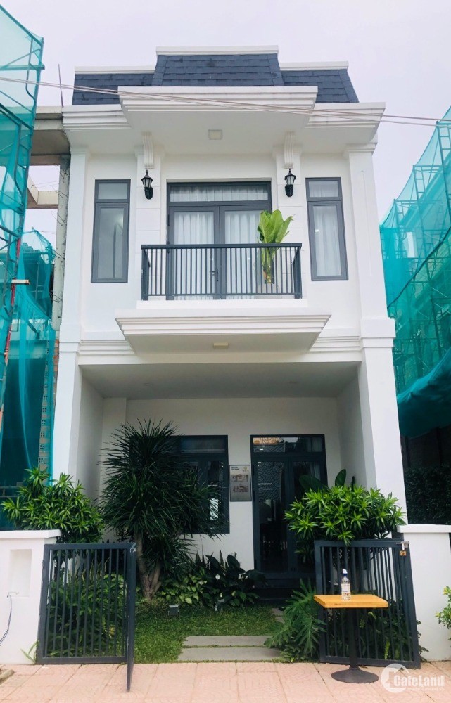 Bán nhà mặt phố ngay chợ Hưng Long - Bình Chánh, diện tích 80-100m2