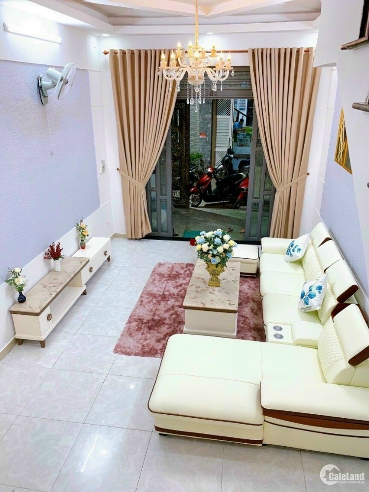 Nhà bán80m2 giá 700 triệu, nội thất đẹp _gần chợ Xuân Thới Thượng_hẻm ô tô O789.