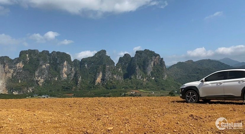 Bán đất cao Phong 2500m view núi non, đất ngay thị trấn, ô tô vào tận đất.
