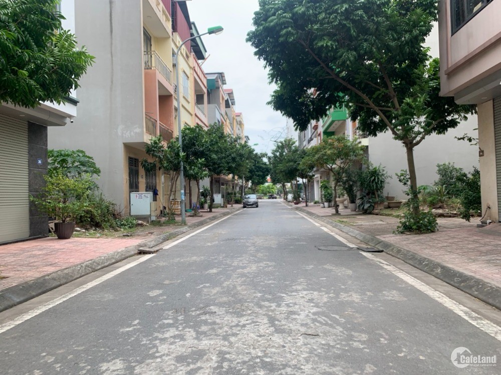 Anh trai cần bán 30m đất khu tái định cư phường Long Biên, đường rộng rãi có vỉa