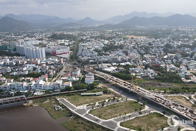 Cho thuê mặt bằng rộng 56m tại đường Nguyễn Hữu Thọ, đối diện hồ Linh Đàm