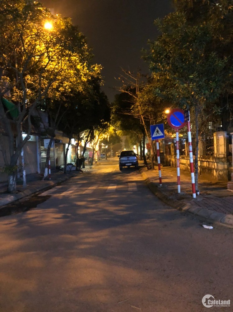Siêu hot nhà phố Nguyễn Văn Cừ khu dân trí cao tiện ích đầy đủ