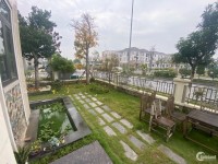 Biệt thự sân vườn "hàng cực hiếm", view công viên trong KĐT chuẩn Singapore