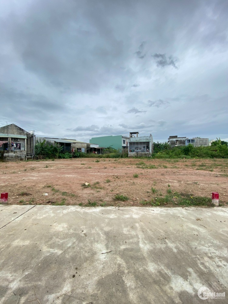 Cơ hội vàng sở hữu đất nền sát Thị Trấn Ái Nghĩa, giá chỉ 800tr, LH 0935450871