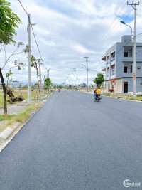 Đường thông Lê Quảng Chí kẹp giữa 2 nhà, Hòa Xuân, Đà Nẵng