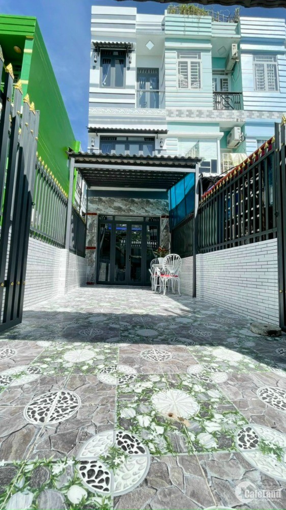 Nhà góc 2 mặt tiền, 1 trệt 2 lầu sân thượng đường Huỳnh Tấn Phát, tặng nội thất