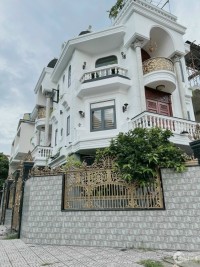 Cần bán nhà mặt tiền Bà Huyện Thanh Quan, Võ Thị Sáu, P6, Q3. DT: 10.5x25m, giá