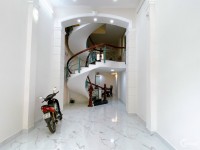 Nhà 4x20m, 1 trệt, lửng 2 lầu sân thượng, đường 8m Nguyễn Thị Thập