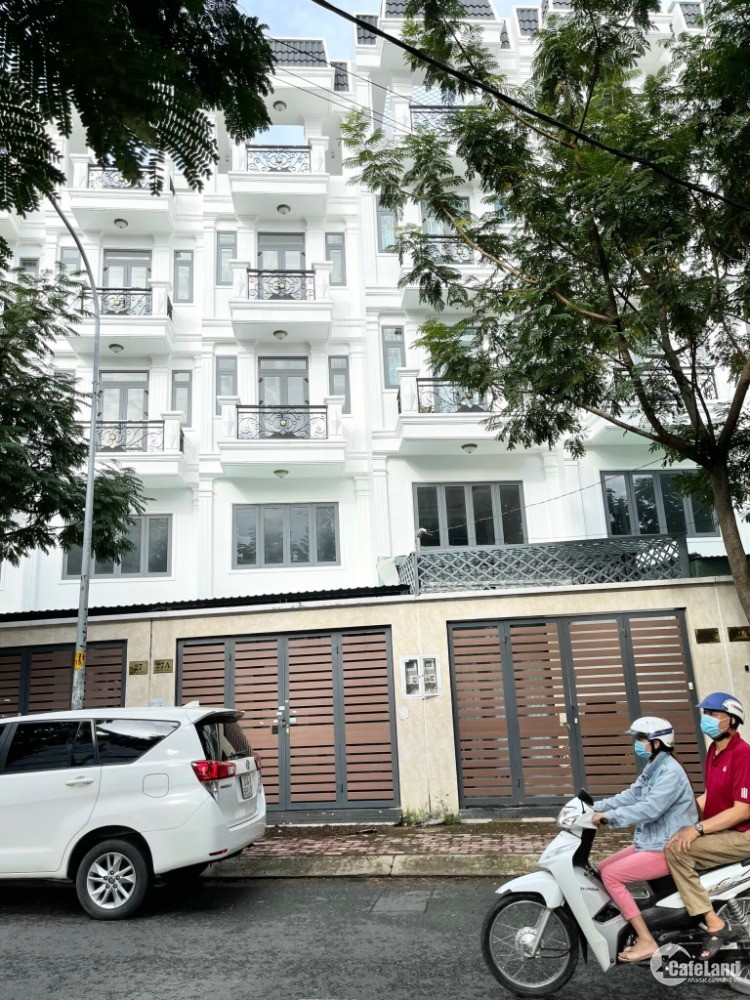 Bán nhà 3 Lầu mặt phố Tô Hiệu, Hoà BìnhCó Thang Máy,DT 4,5x21m2, giáp Đầm Sen