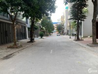 Bán gấp đất tái định cư Giang Biên, view vườn hoa 40m2 đường 11m